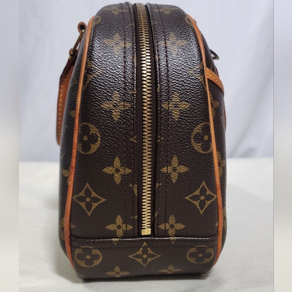 Louis Vuitton Trouville. Minor dryness on vachetta. Light signs of use handles. - Picture 4 of 14